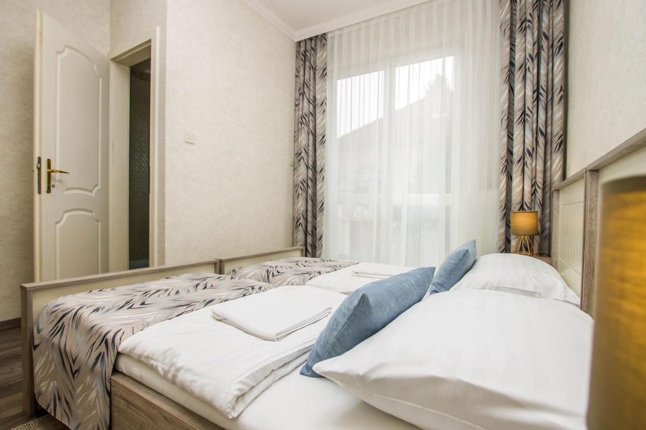 Hotel Jarja Panzio à Hajdúszoboszló Extérieur photo