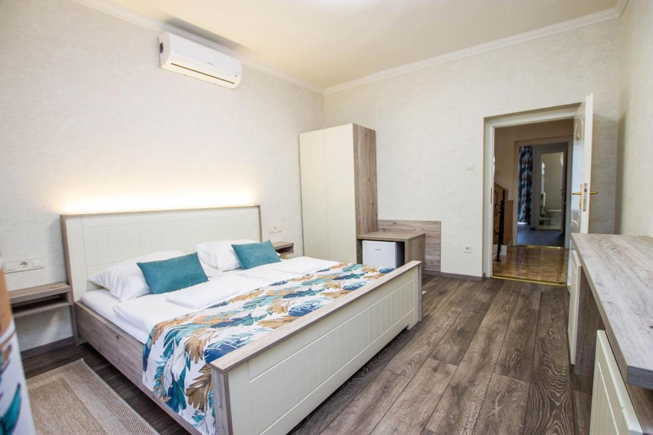 Hotel Jarja Panzio à Hajdúszoboszló Extérieur photo