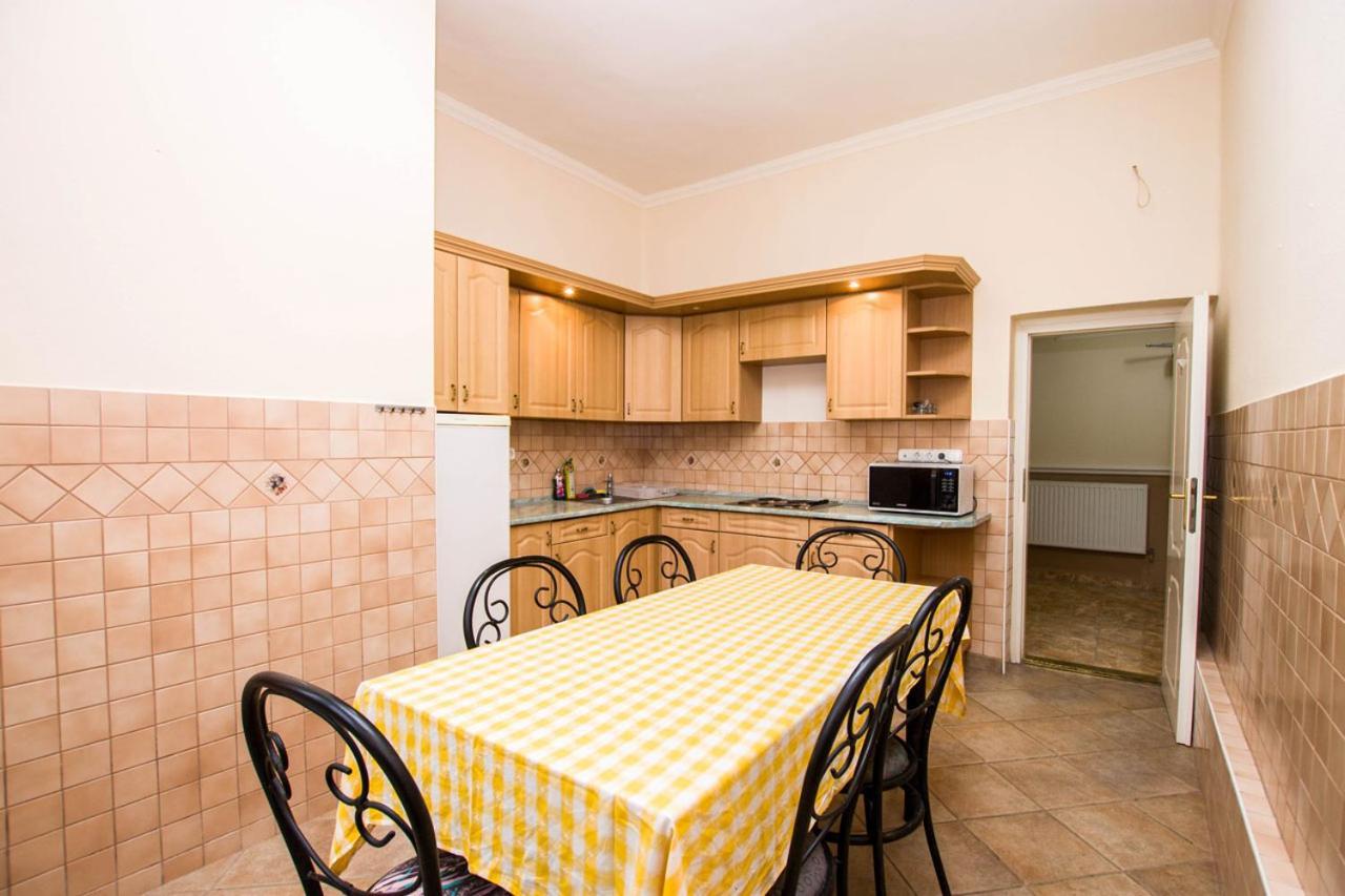 Hotel Jarja Panzio à Hajdúszoboszló Extérieur photo