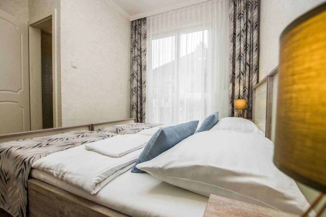 Hotel Jarja Panzio à Hajdúszoboszló Extérieur photo
