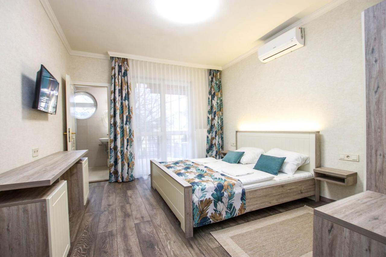 Hotel Jarja Panzio à Hajdúszoboszló Extérieur photo