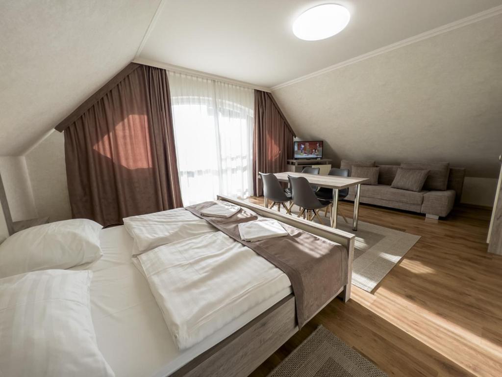 Hotel Jarja Panzio à Hajdúszoboszló Extérieur photo